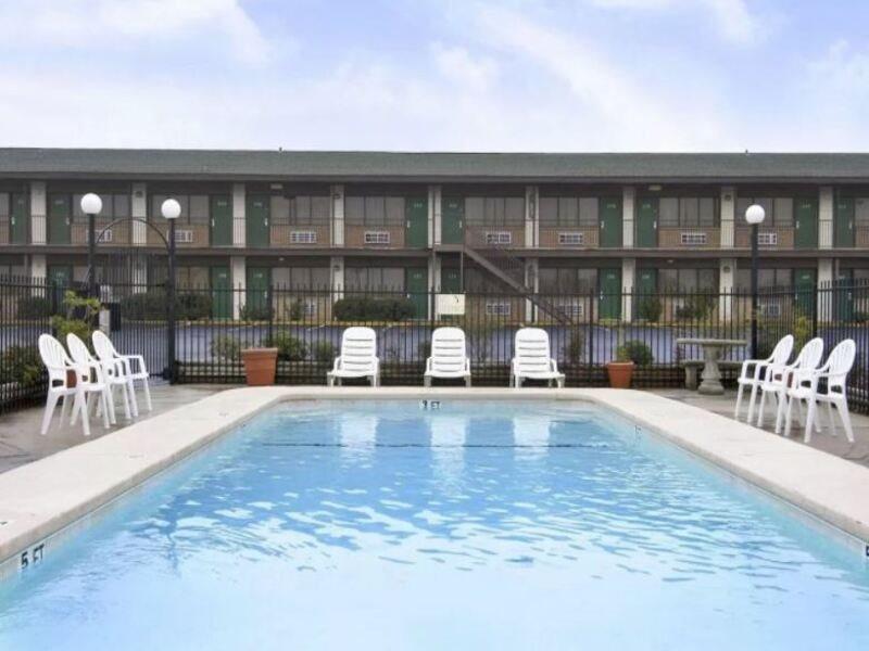 Super 8 By Wyndham Giddings Hotel Ngoại thất bức ảnh