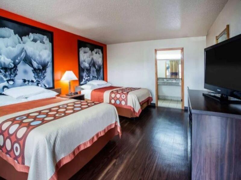 Super 8 By Wyndham Giddings Hotel Ngoại thất bức ảnh