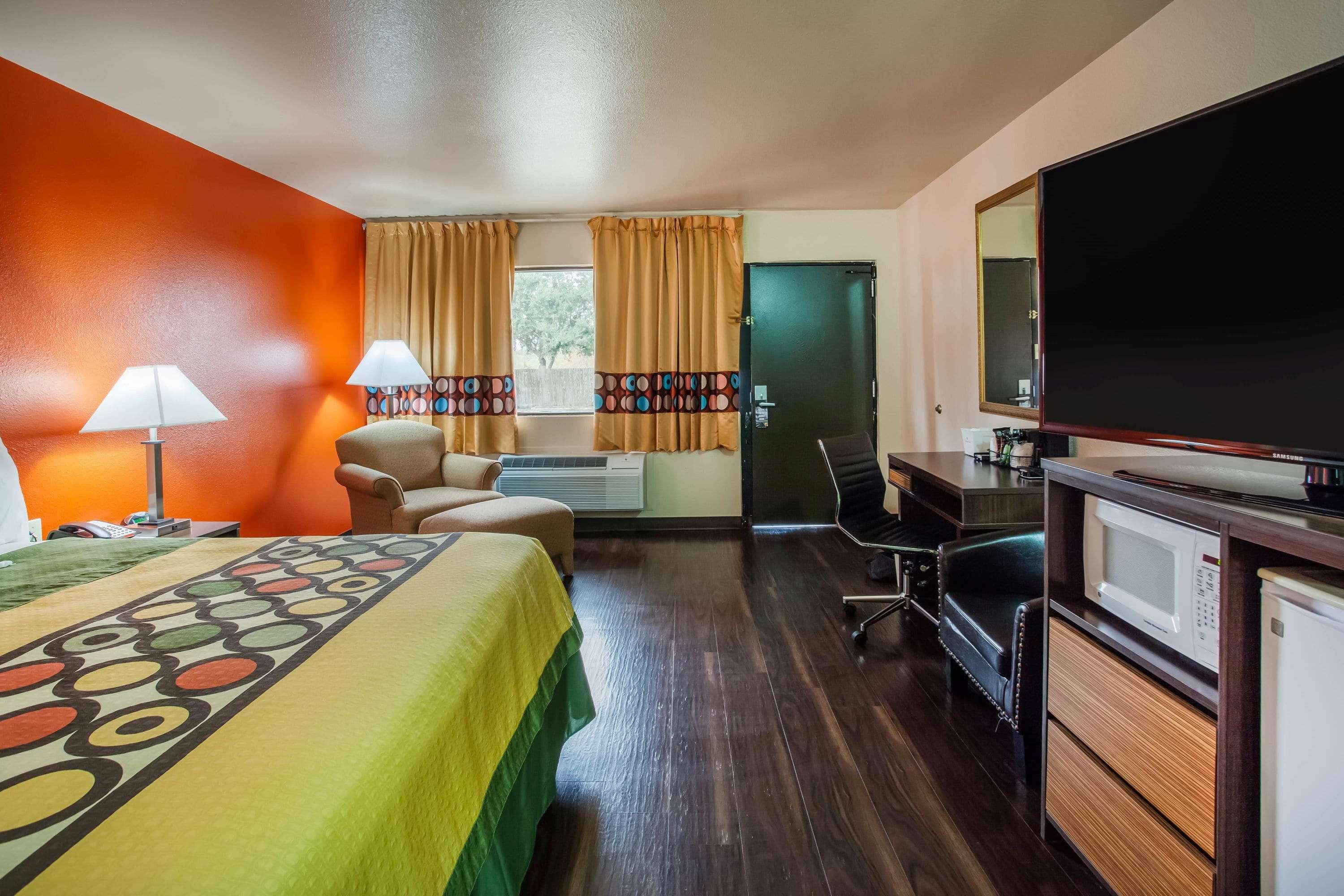 Super 8 By Wyndham Giddings Hotel Ngoại thất bức ảnh
