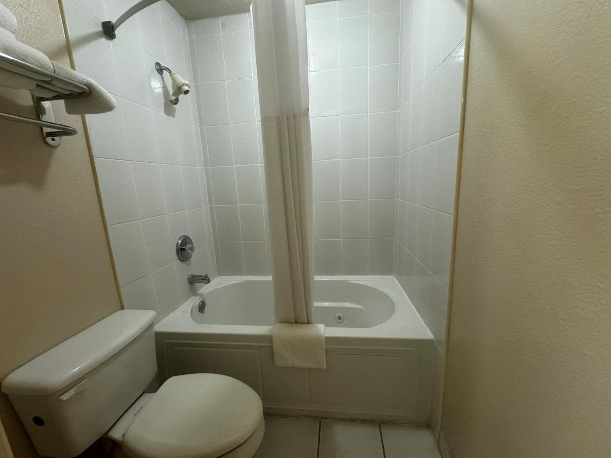 Super 8 By Wyndham Giddings Hotel Ngoại thất bức ảnh